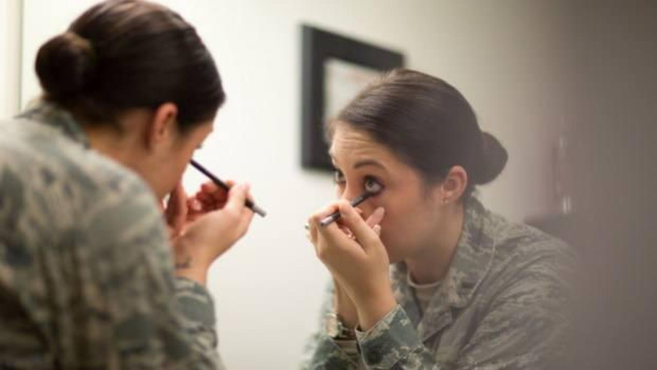 ABD'de ordudaki kadınlara oje ve ruj serbestisi