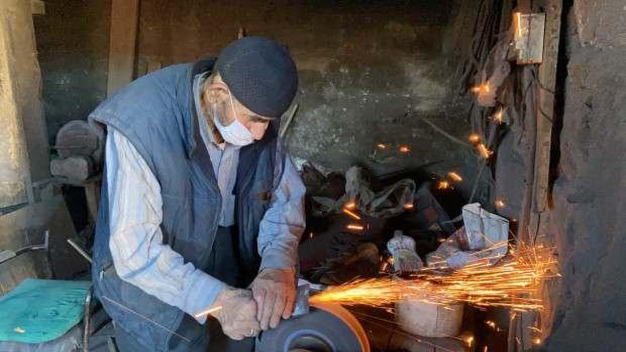 Balıkesir'de yaşayan 85 yaşındaki Mehmet Yılmaz 63 yıllık mesleği sayesinde 3 defa hacca gitti