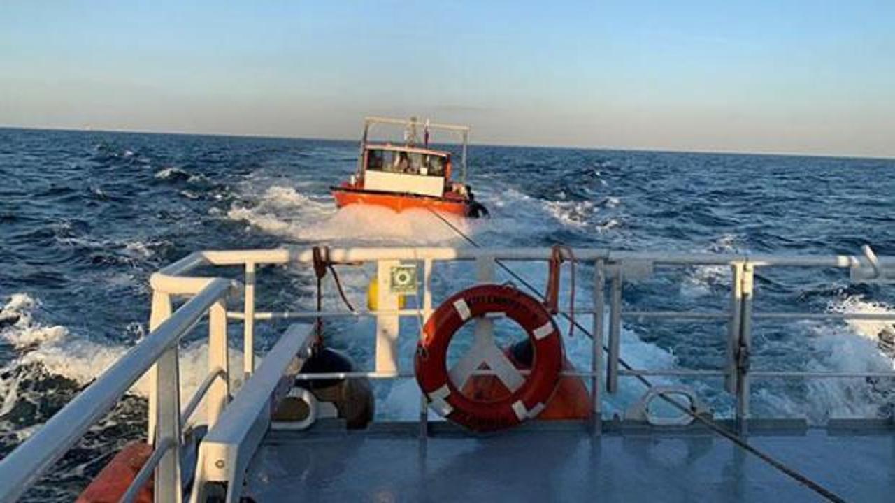 Beykoz açıklarında arıza yapan tekne kurtarıldı