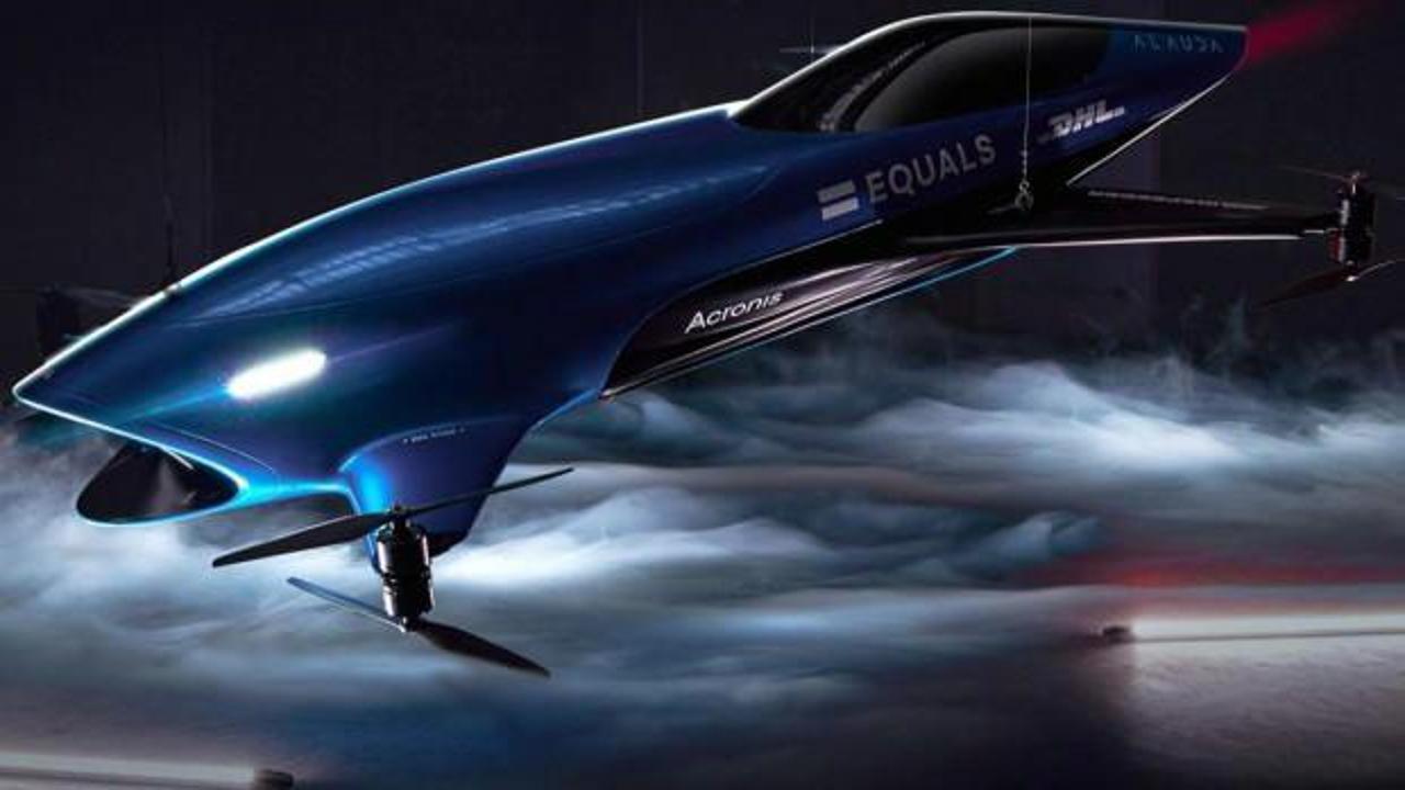 Dünyanın ilk uçan elektrikli yarış otomobili görücüye çıktı