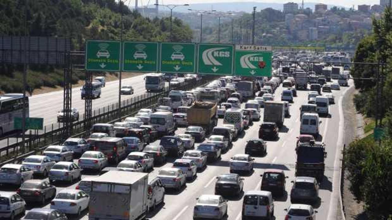 İstanbul'da kısıtlama öncesi trafik durma noktasına geldi