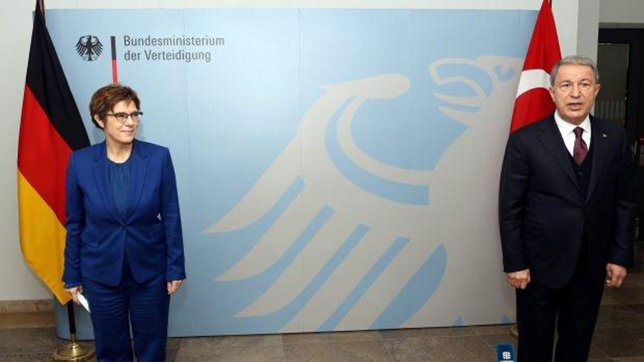 Milli Savunma Bakanı Akar, Alman mevkidaşı Karrenbauer ile görüştü