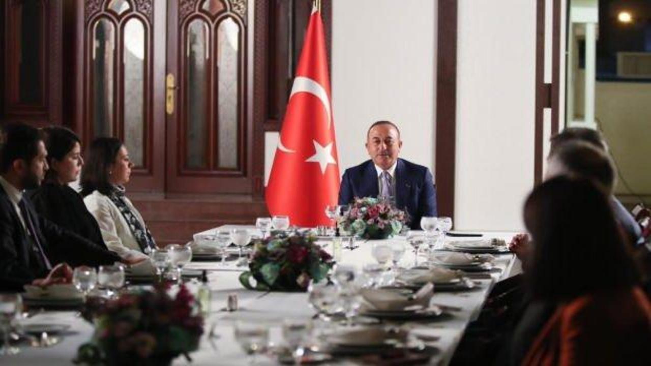 Dışişleri Bakanı Çavuşoğlu, Umman’da Türk vatandaşları ile bir araya geldi