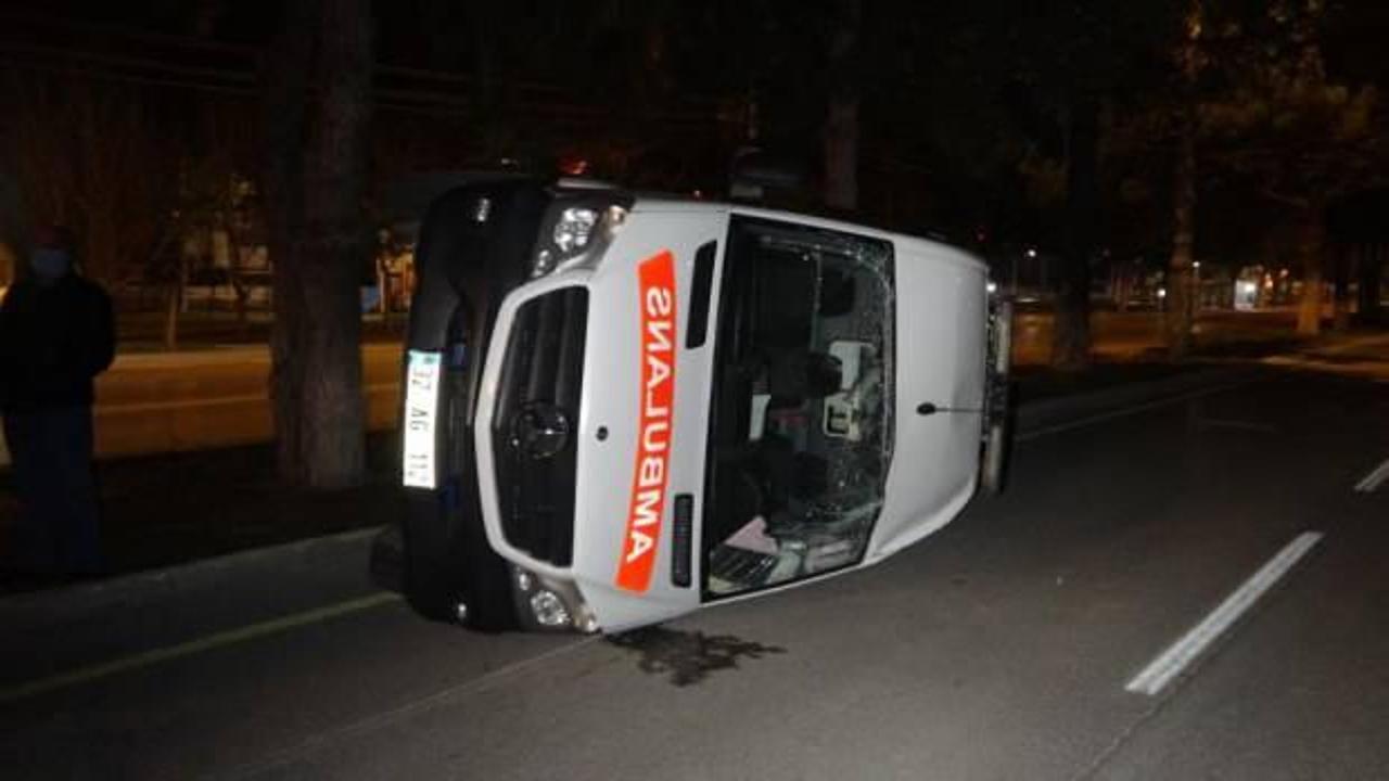 Isparta’da otomobil ile ambulans çarpıştı: 2 yaralı