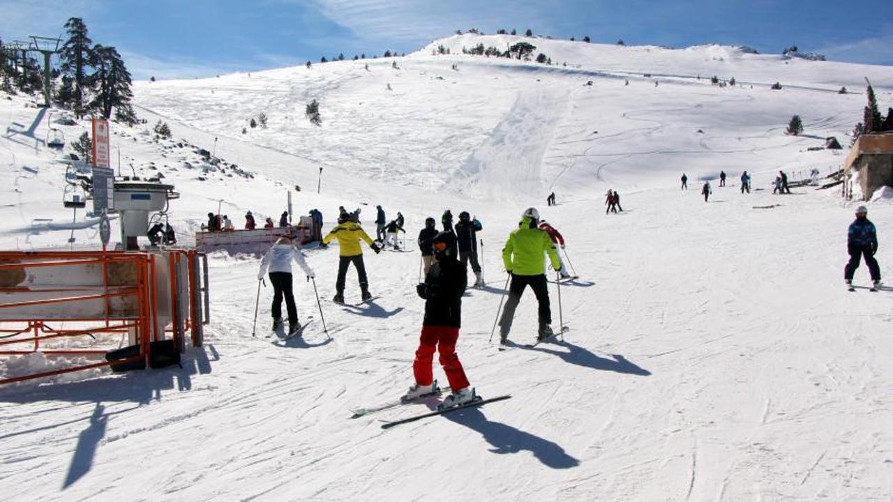 Kartalkaya yarıyıl tatilinin son günlerinde kayakseverleri ağırlıyor