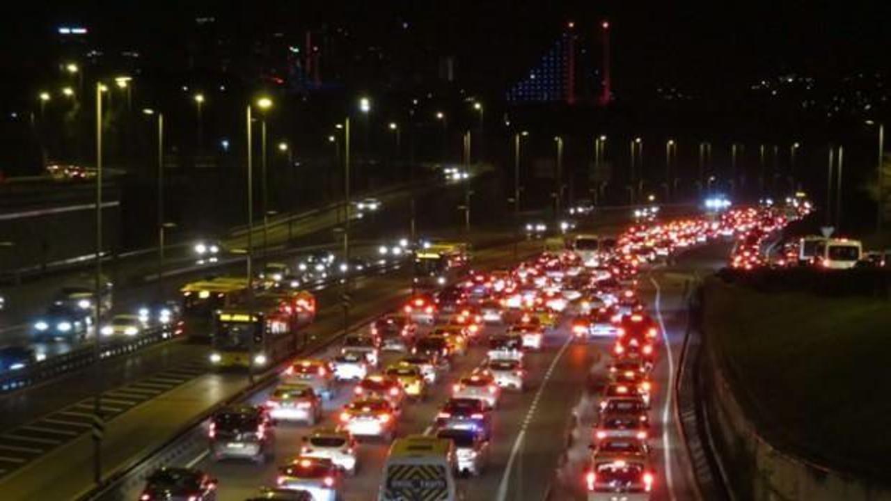 Kısıtlama sonrası İstanbul'da trafik yoğunluğu