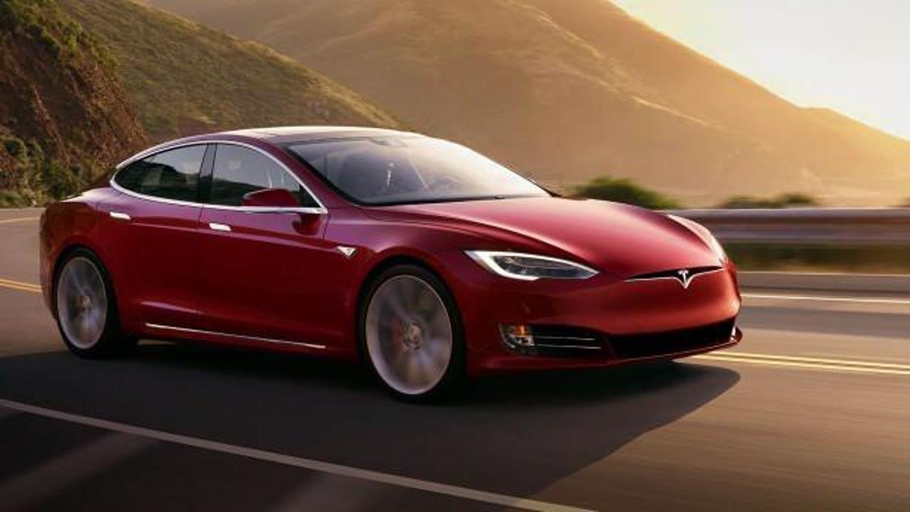 Tesla 36 bin aracını geri çağırdı
