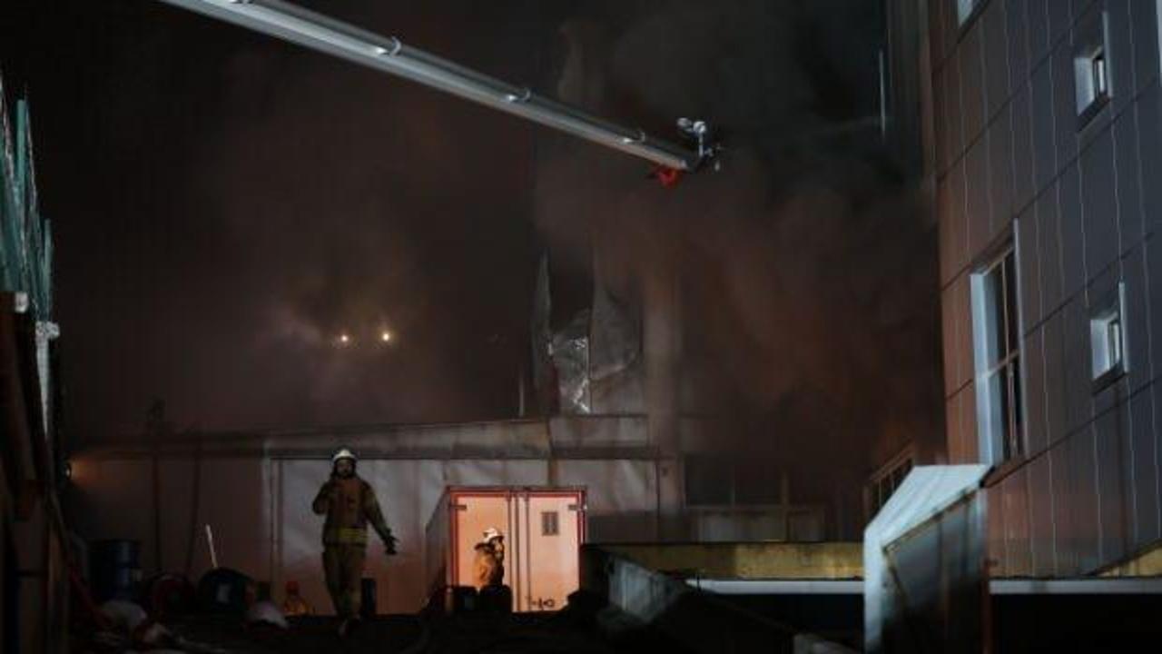 Ümraniye'de fabrika yangın: 8 saatte kontrol altına alındı