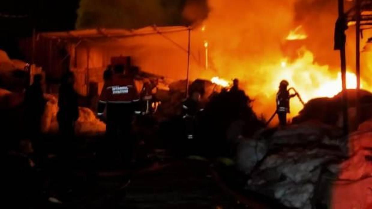 İstanbul'da geri dönüşüm fabrikasında yangın