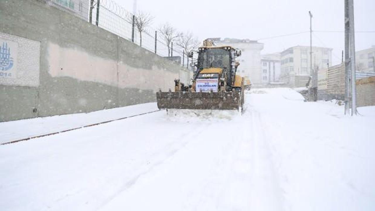 İstanbul'da kar hareketliliği: Mahalleden toplayıp barajın kenarına getiriyorlar