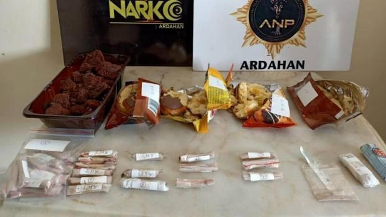 Kekin i&ccedil;inden uyuşturucu &ccedil;ıktı