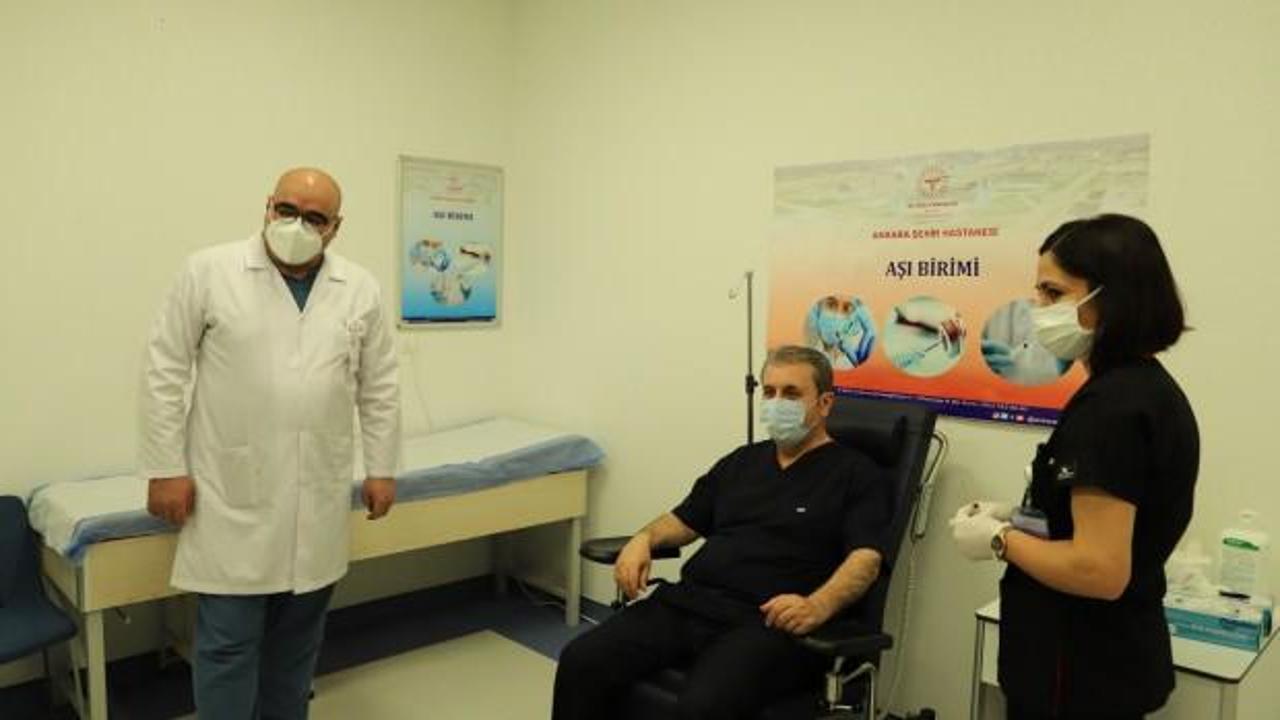 Sağlık Bakanı Koca, Kovid-19 aşısının ilk dozunu yaptıran Destici'ye teşekkür etti