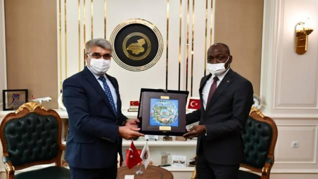 Burkina Faso'nun Ankara Büyükelçisi Brahima Sere, Karabük Valisi Gürel'i ziyaret etti