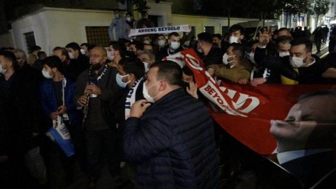 Erdoğan’a AK Parti'li gençlerden İstiklal Caddesi'nde doğum günü sürprizi
