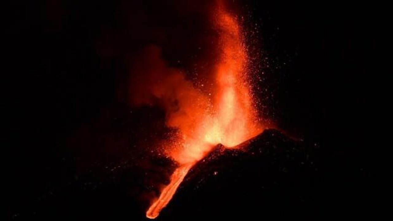 Etna Yanardağı, son bir haftada 6 kez faaliyete geçti