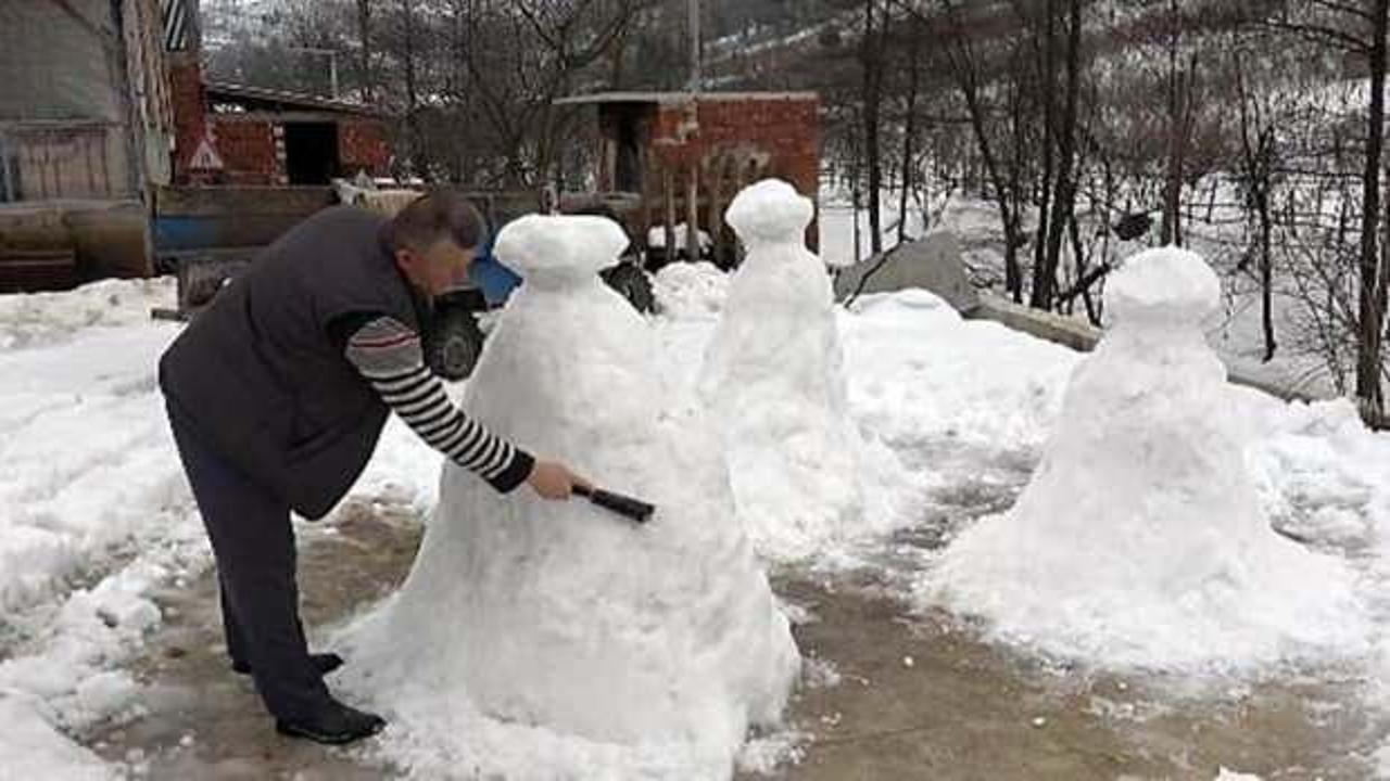 Düzceli çiftçi en büyük hayali olan peri bacalarına gidemeyince kardan heykelini yaptı!