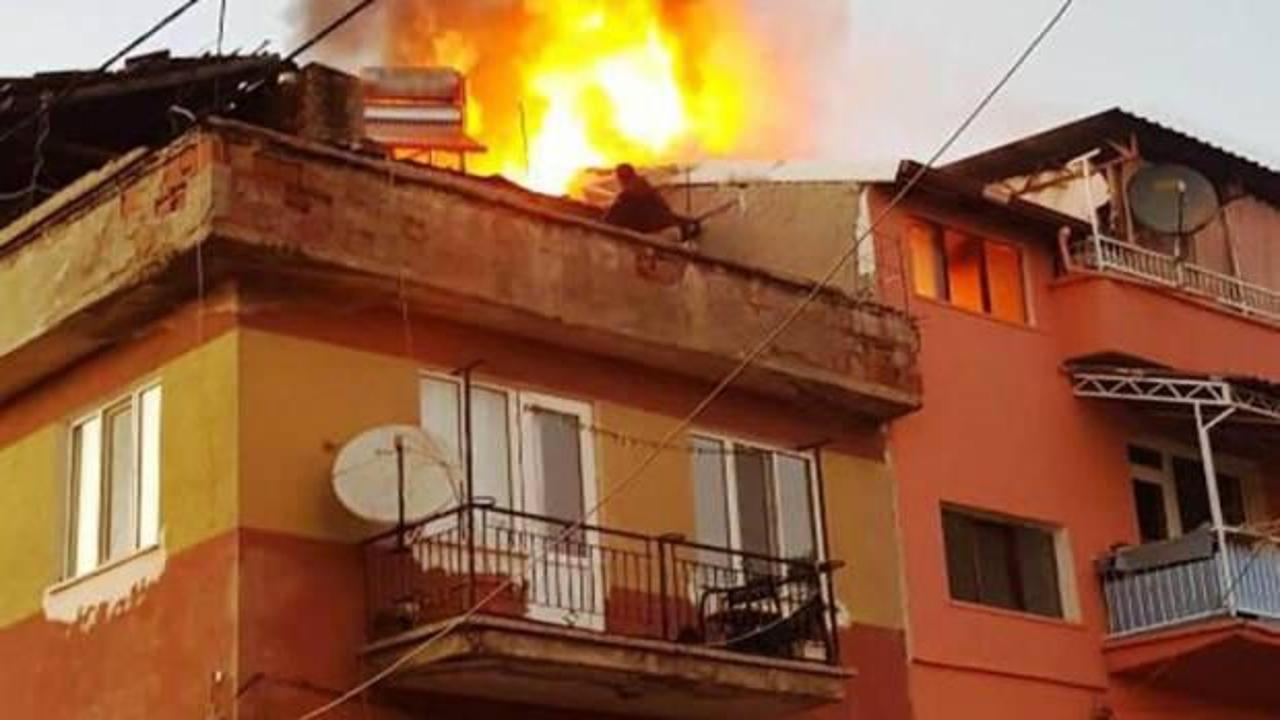 Hisarcık&rsquo;ta &ccedil;atı katında &ccedil;ıkan yangını itfaiye s&ouml;nd&uuml;rd&uuml;