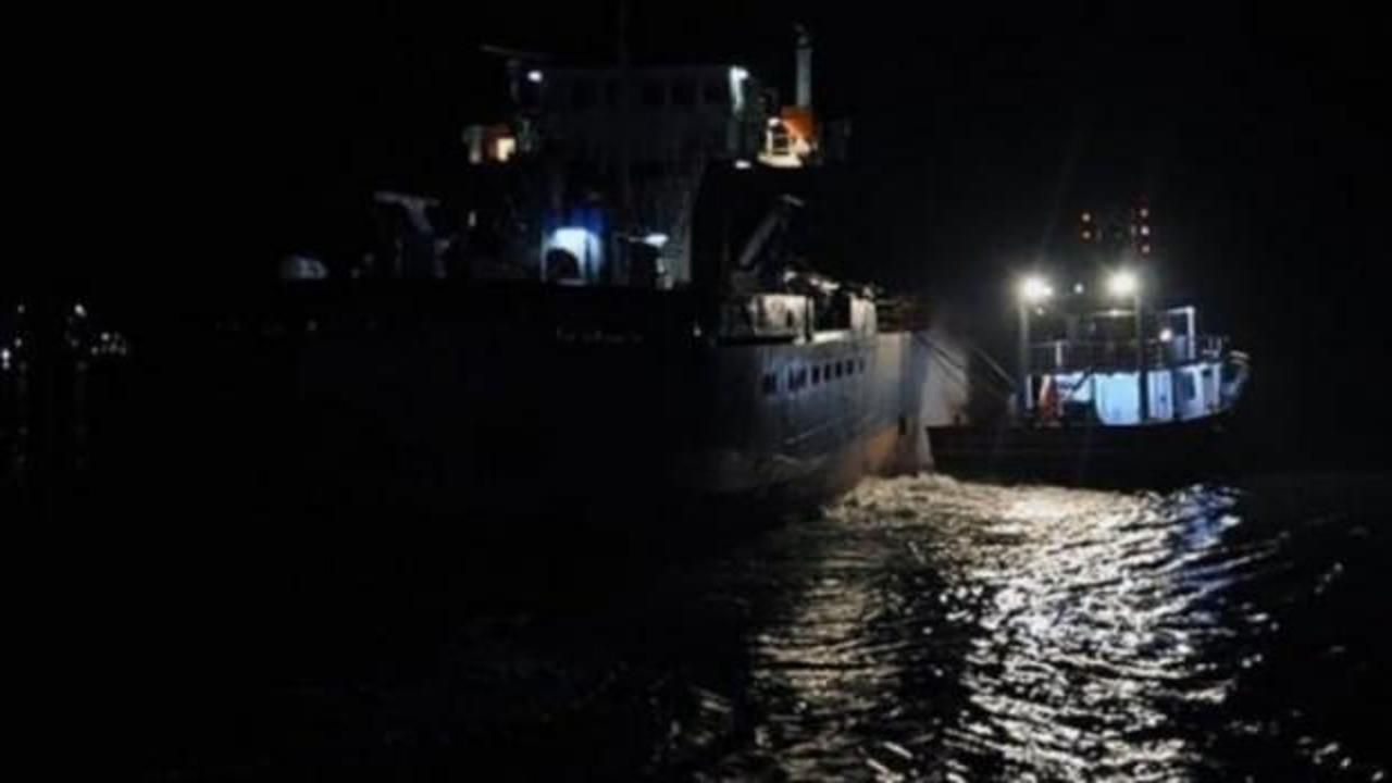 İstanbul'da arızalanan yük gemisi Ahırkapı'ya çekildi
