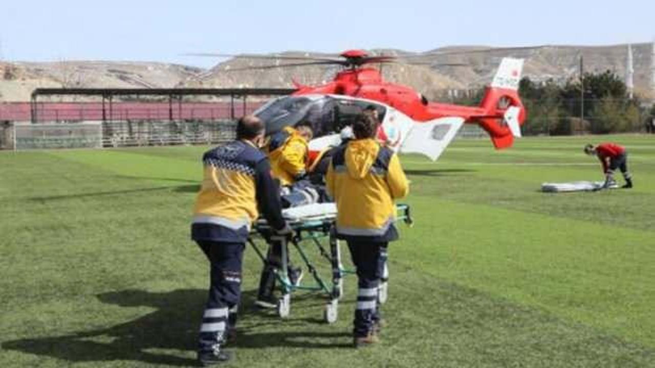 Kalp krizi ge&ccedil;irdi, ambulans helikopterle hastaneye ulaştırıldı