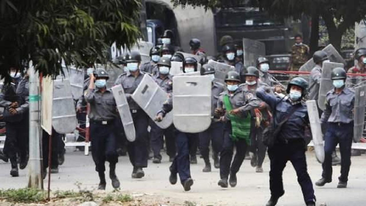 Myanmar'da protestolarda hayatını kaybedenlerin sayısı 7'ye yükseldi