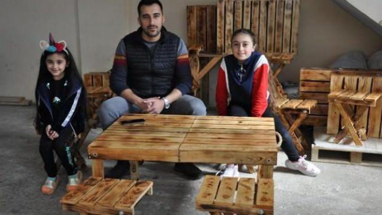 Ahşap masa ve tabureyi &ccedil;antaya sığdırdı, siparişlere yetişemiyor