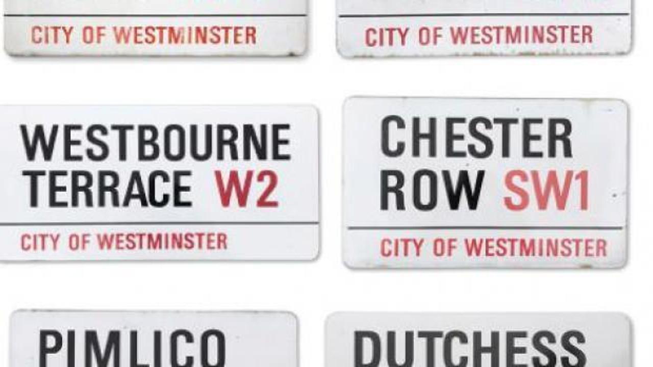 Londra'daki Abbey Road caddesine ait tabela 37 bin sterline satıldı