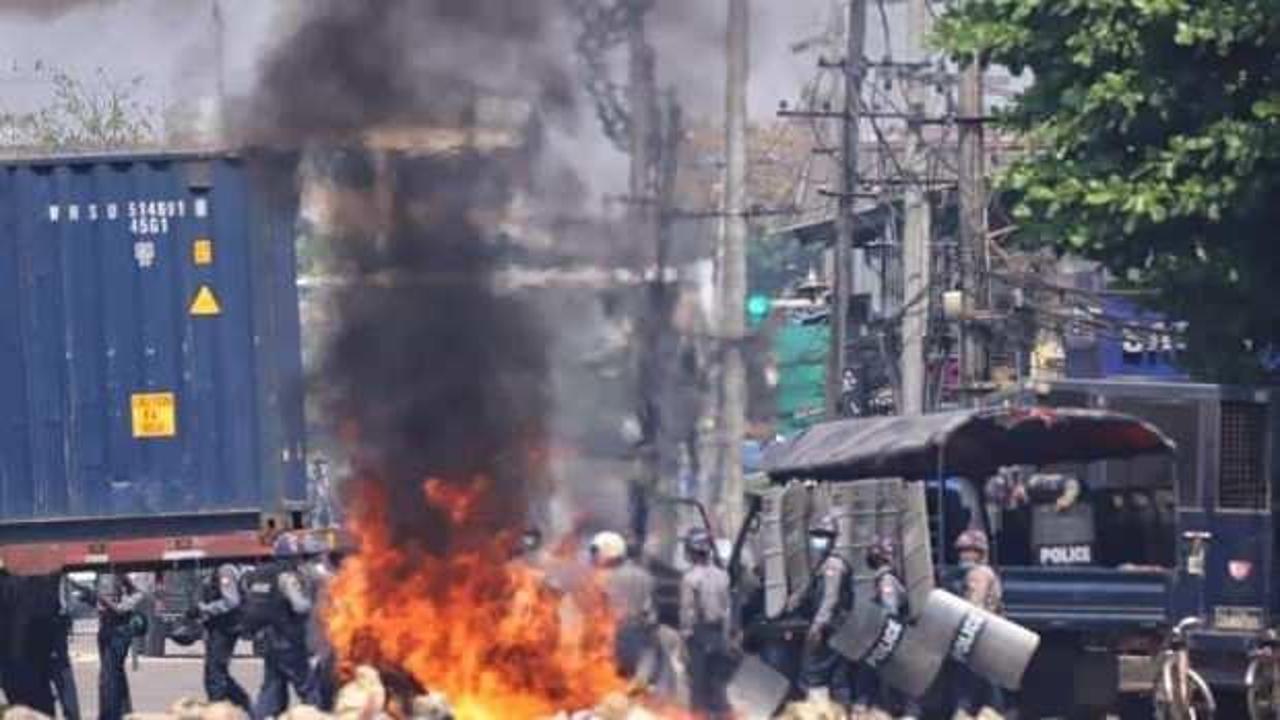 Myanmar'da güvenlik güçlerinden protestoculara sert müdahale