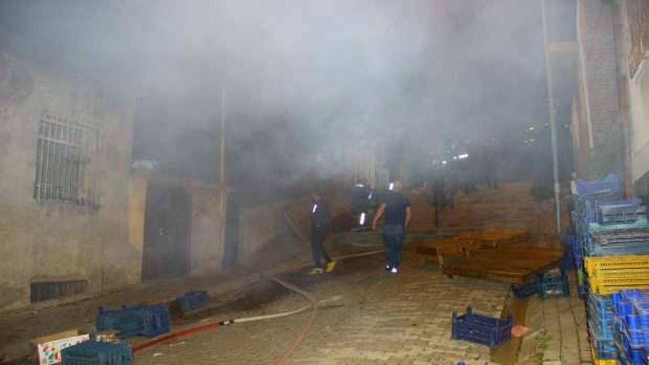 Akrabalarına kızdı, sokaktaki t&uuml;m evleri ateşe verdi!