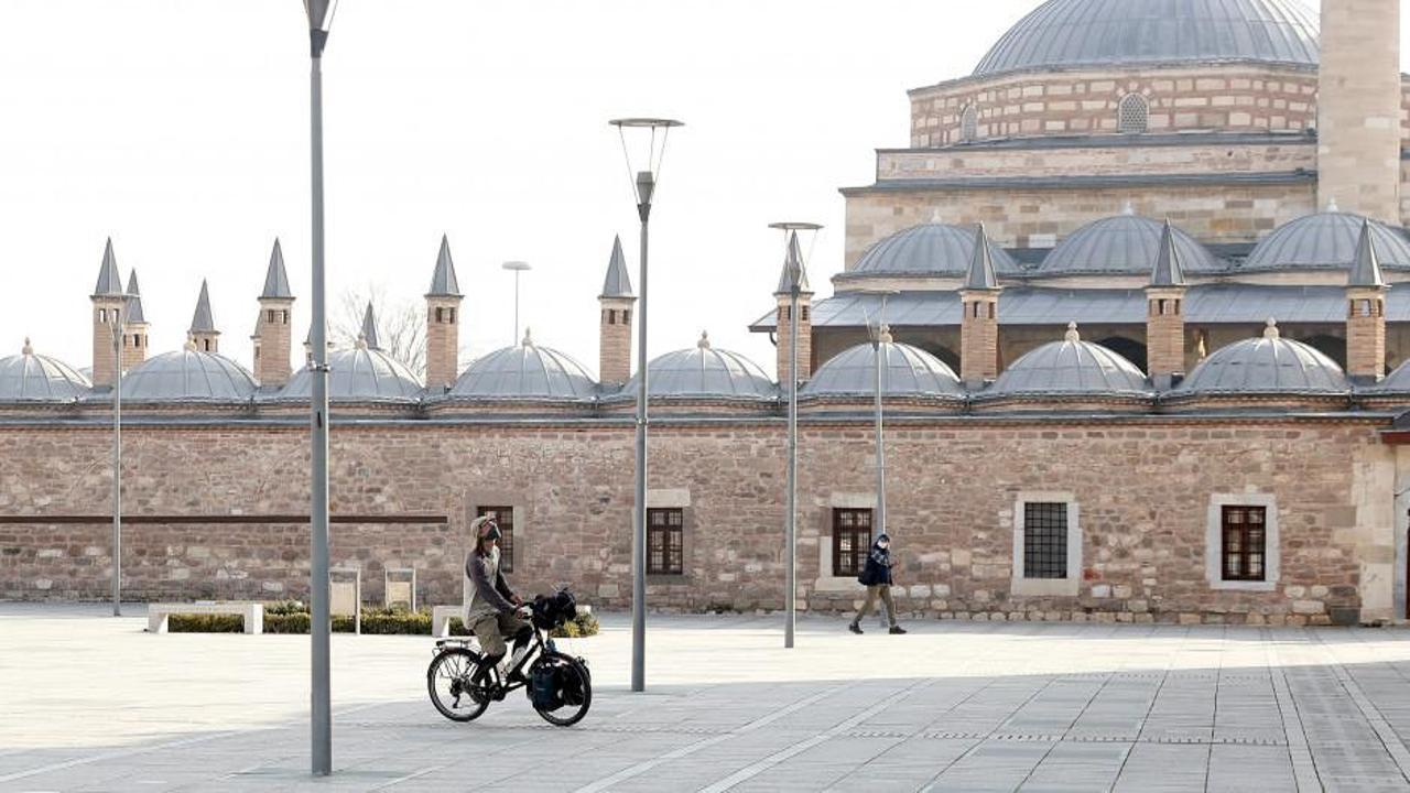 Bisikletiyle dünya turuna çıkan Fransız seyyah Konya'ya hayran kaldı