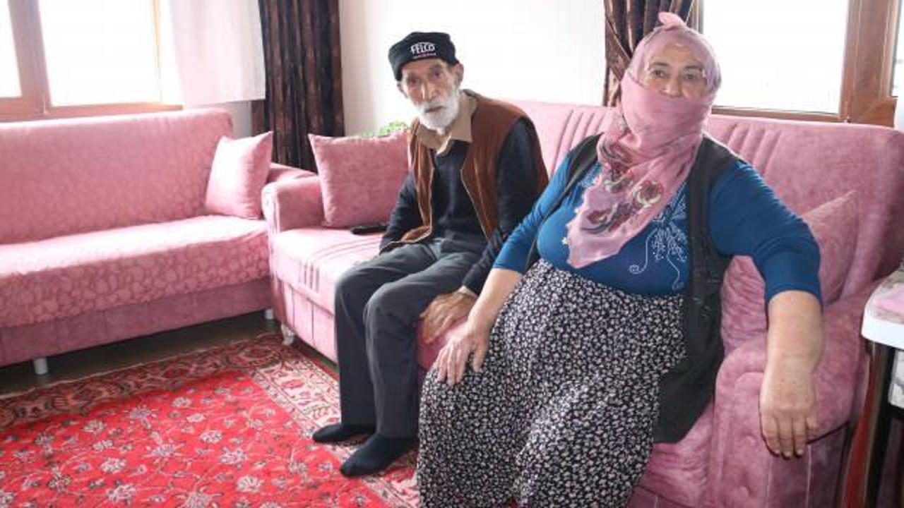 Elazığ depreminde evi hasar gören yaşlı çift: '117 yaşındayım böyle hükümet görmedim!'
