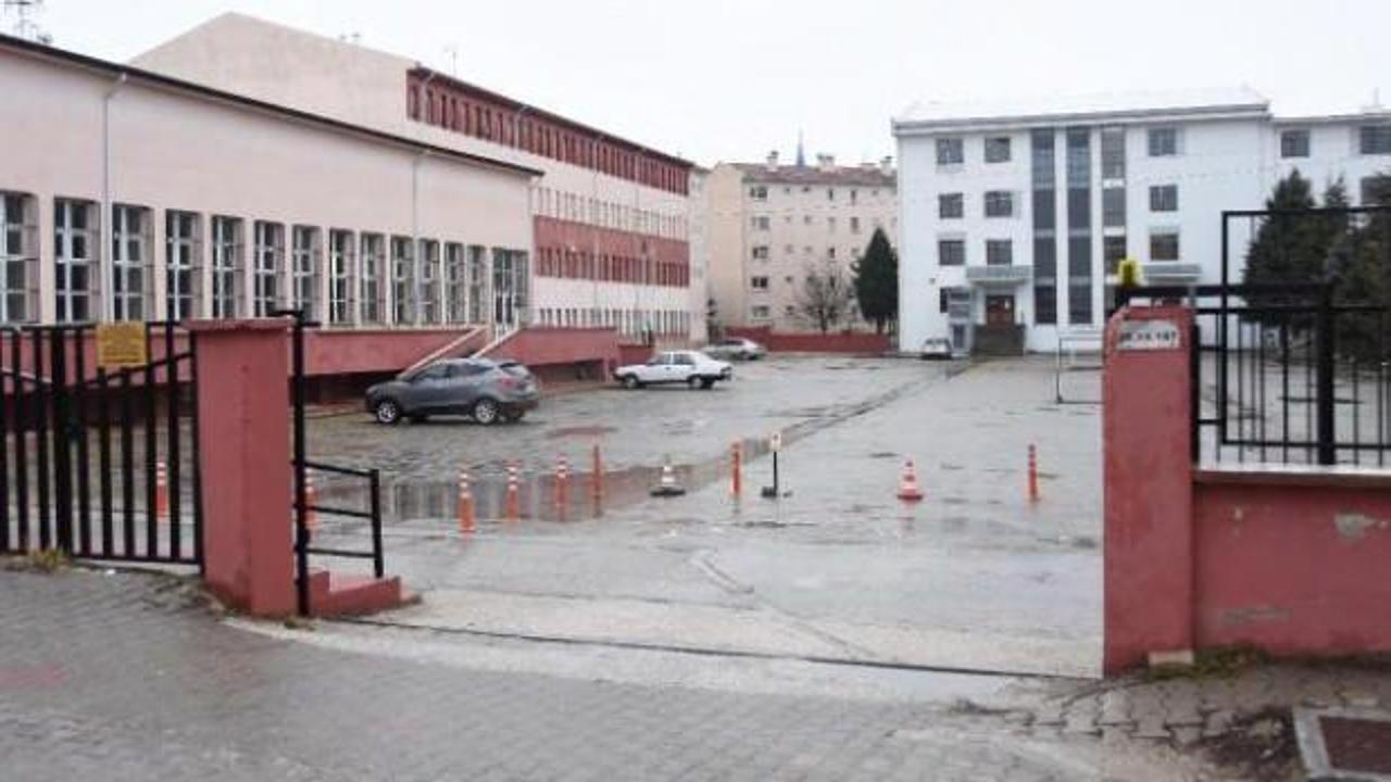 Karabük'te Kovid-19 vakası görülen okulda eğitime 10 gün ara verildi