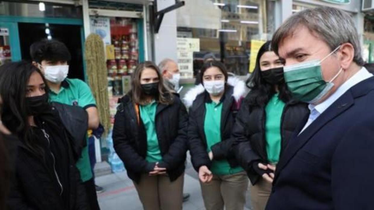  Vali ile öğrenciler arasında güldüren Müslüm Gürses diyaloğu