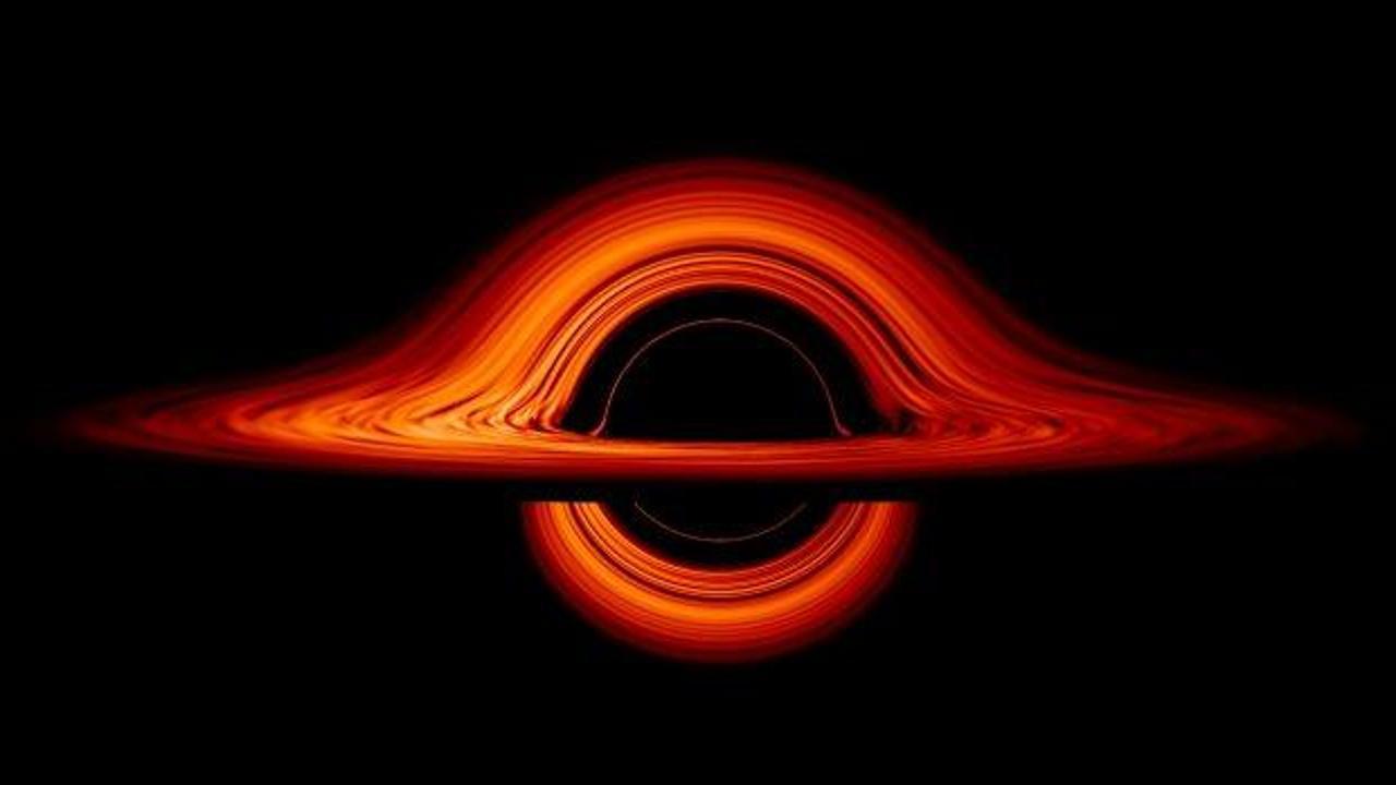 Dev kara delik saatte 177 bin km hızla ilerliyor