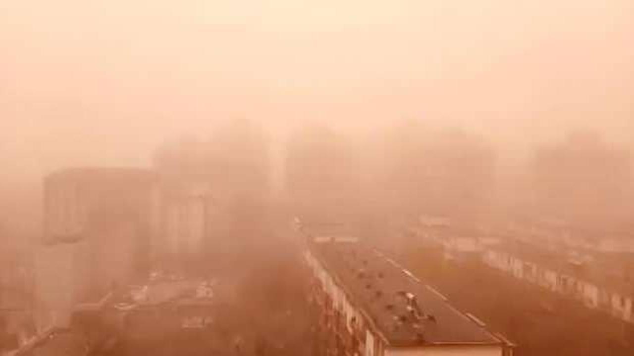 Göz gözü görmedi: Çin'de hayatı felç eden kum fırtınası 