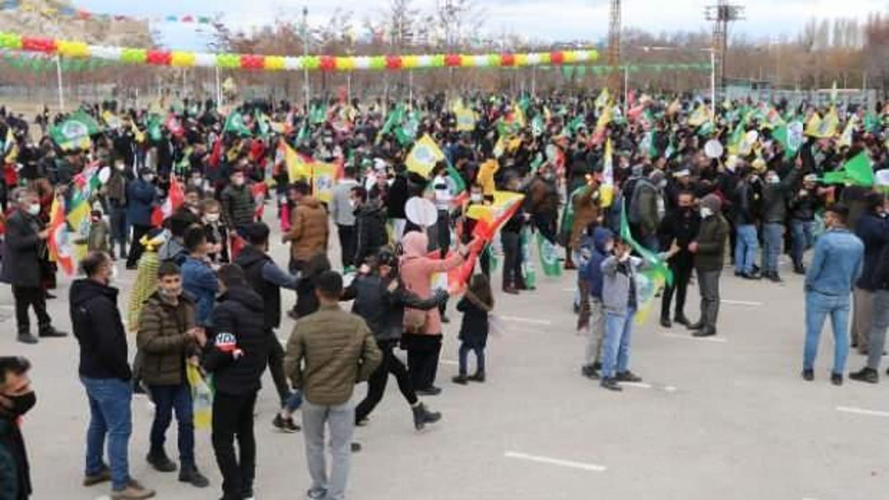 HDP'nin nevruz kutlamalarında PKK ve Öcalan paçavraları açıldı