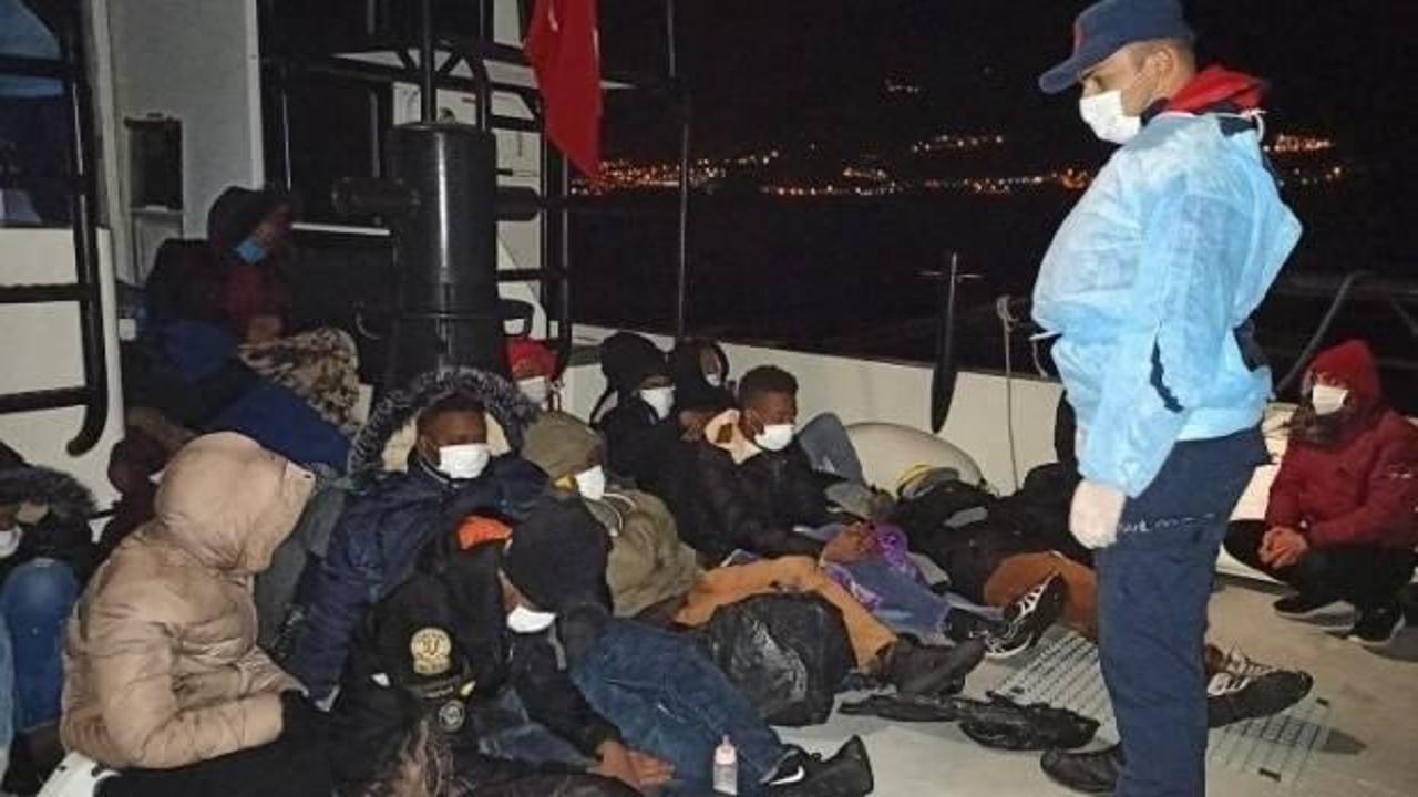 İzmir açıklarında 49 düzensiz göçmen yakalandı