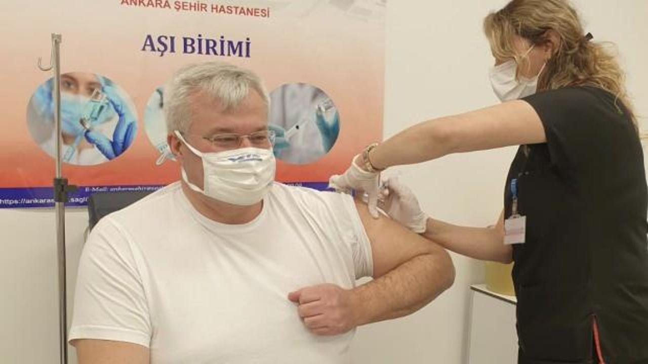 Ukrayna'nın Ankara büyükelçisi Sybiha, CoronaVac aşısını oldu