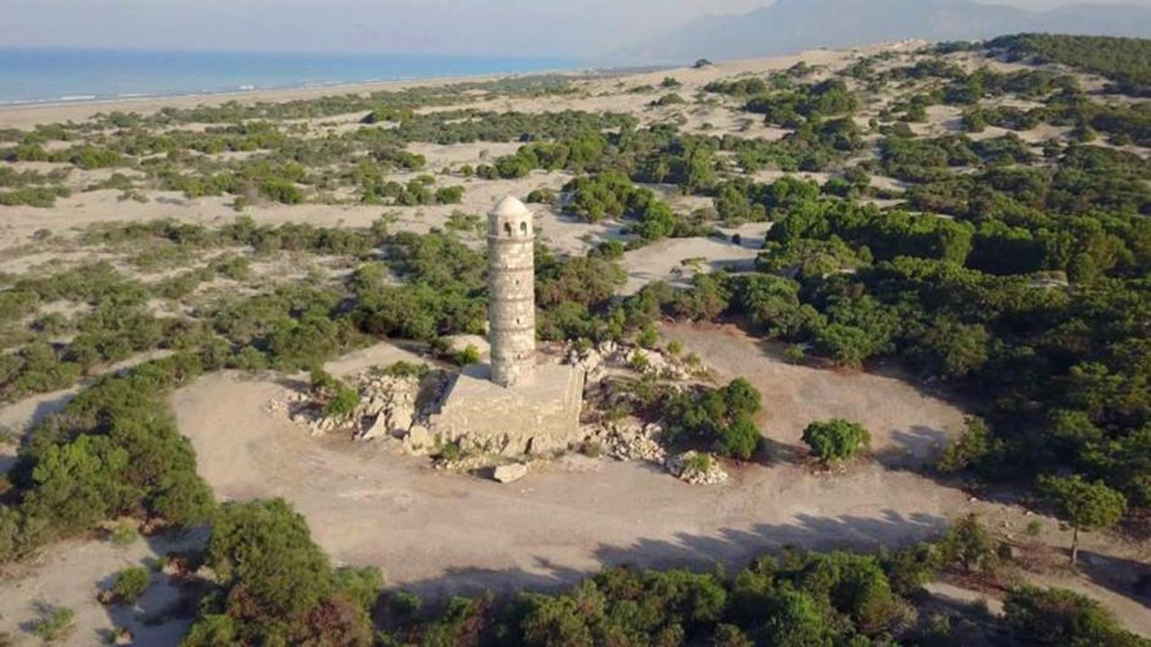 2 bin yıllık deniz feneri orijinal taşlarla ayağa kaldırılıyor