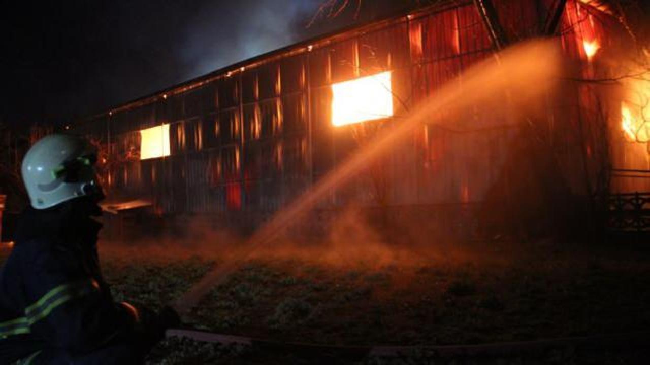 Kütahya'daki depo yangınını söndürme çalışmaları sürüyor