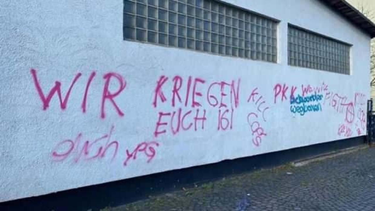 Almanya'da Yunus Emre Camisi'nin duvarına PKK tarafından tehdit mesajları yazıldı