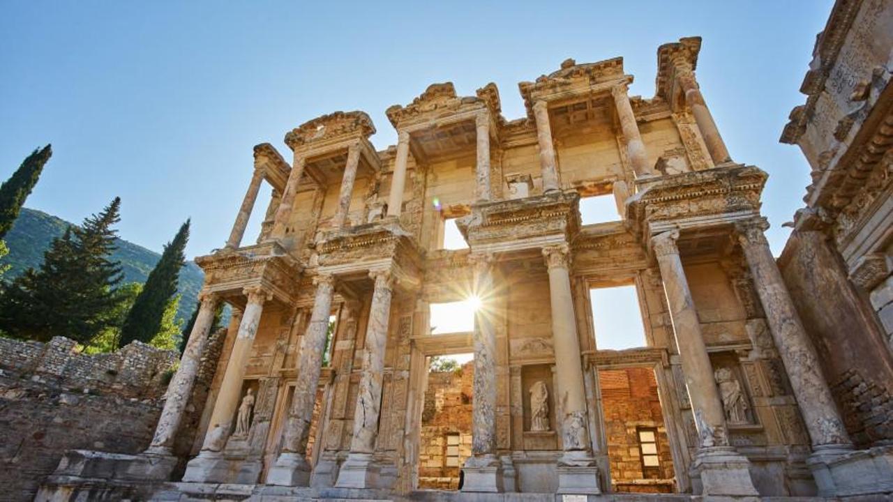 Efes Antik Kenti'nde 2 bin 500 yıl sonra teknelerle yolculuk başlıyor