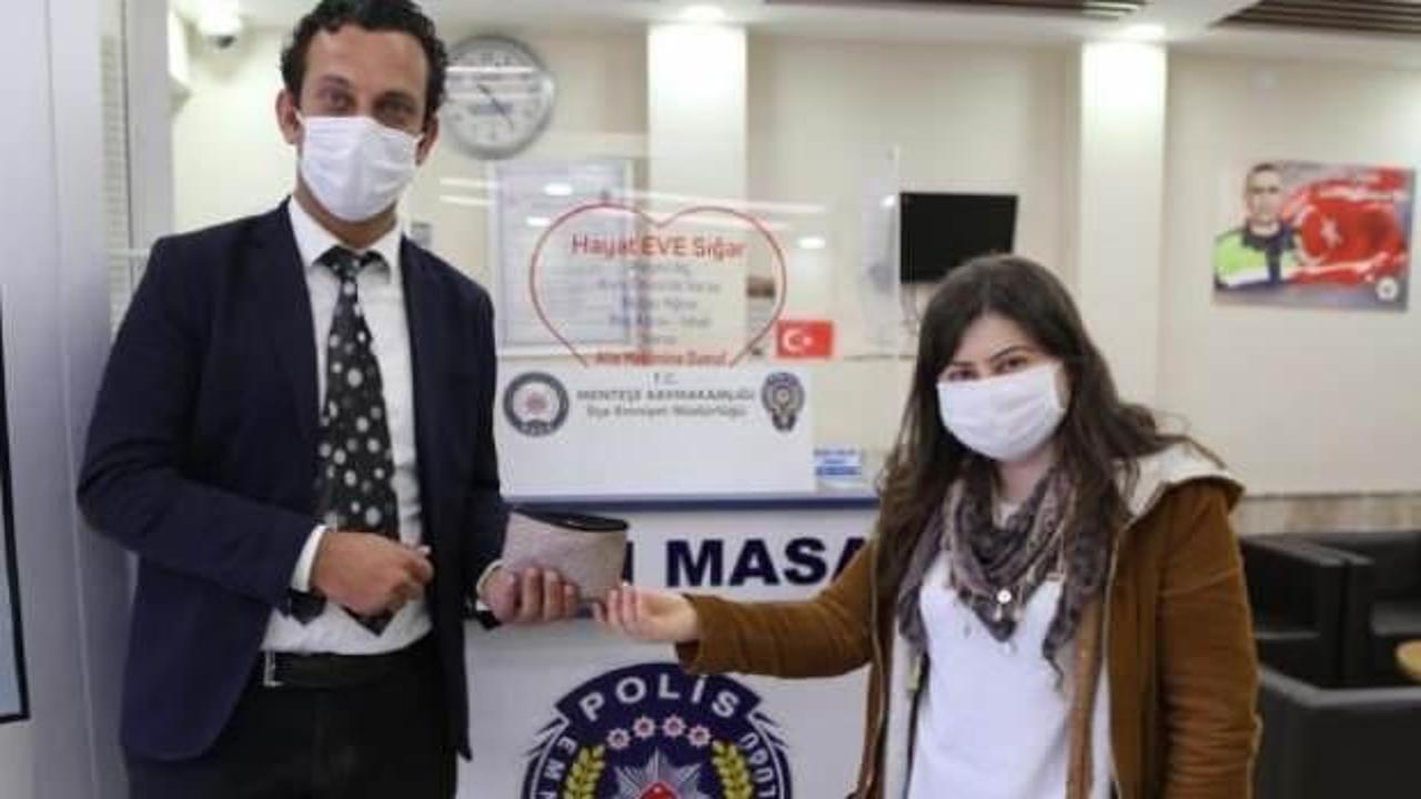 İ&ccedil;i para dolu c&uuml;zdanı sahibine teslim etti