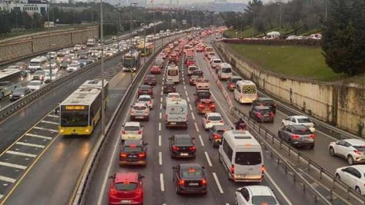 İstanbul'da kısıtlama sonrası trafik yoğunluğu!