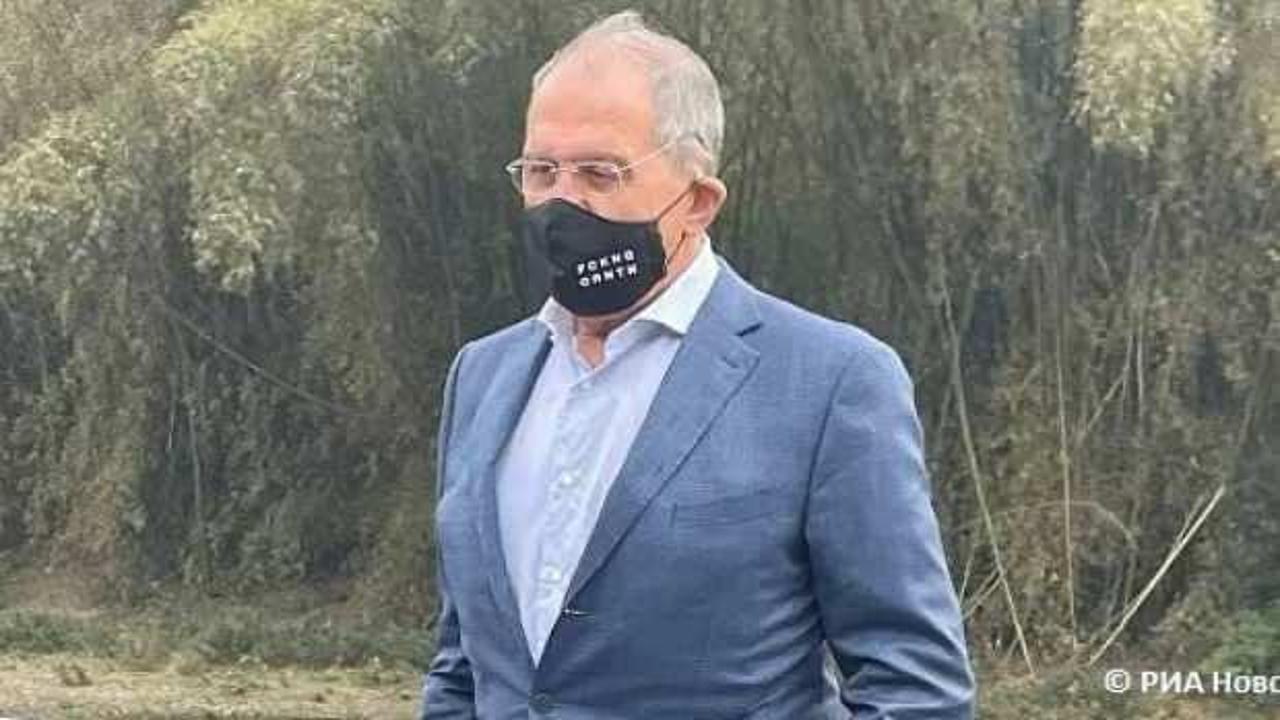 Rusya Dışişleri Bakanı ilginç maskesiyle görüntülendi