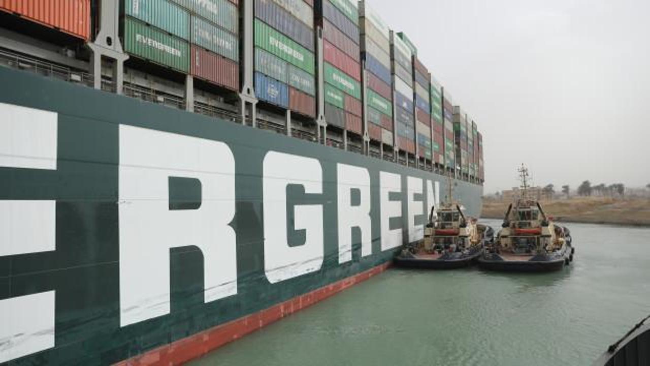 Süveyş Kanalı'ndaki gemiye ilişkin felaket uyarısı: İkiye bölünebilir!