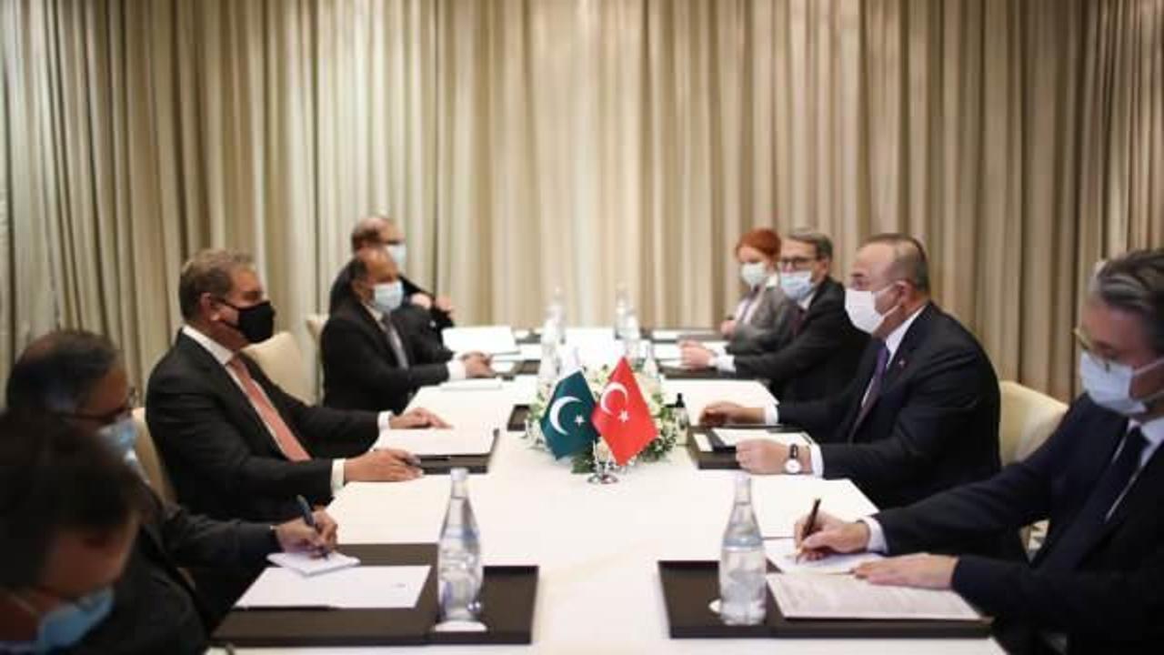 Bakan Çavuşoğlu, Tacikistan’da Pakistanlı mevkidaşı ile görüştü