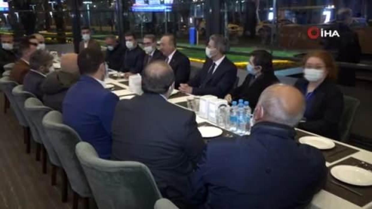 Bakan Çavuşoğlu, Tacikistan'daki Türk vatandaşları ile bir araya geldi