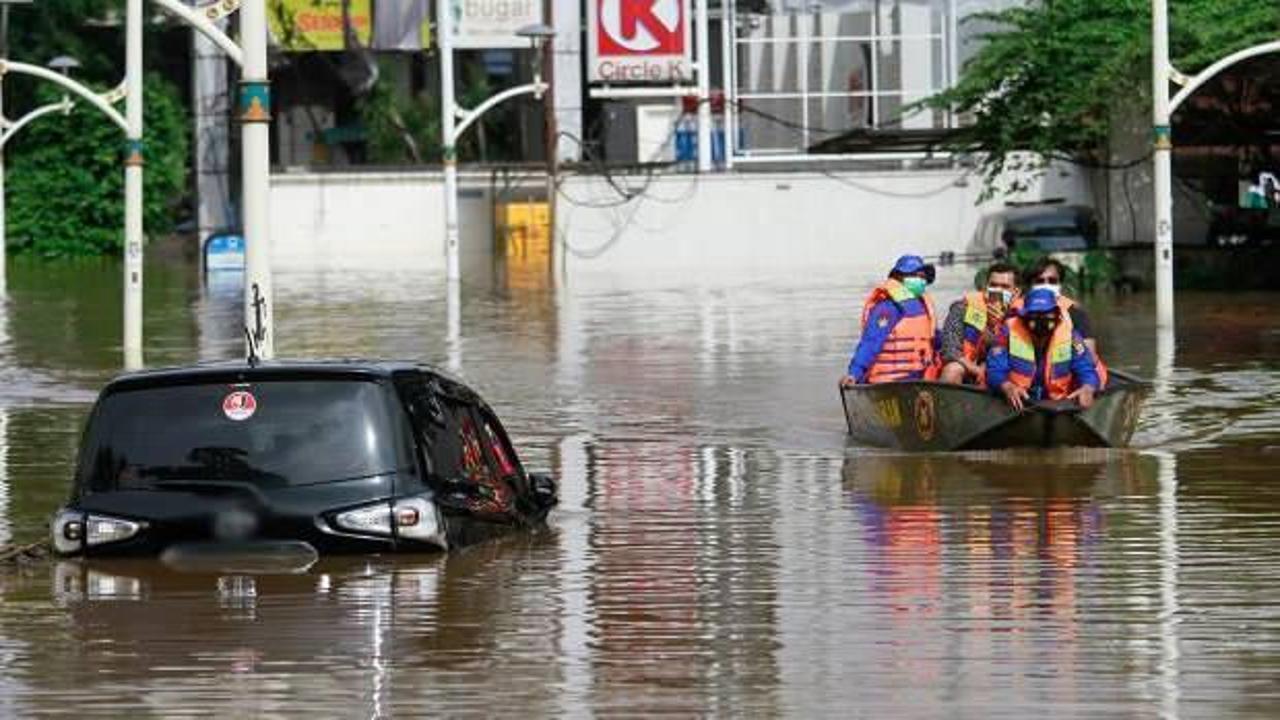 Endonezya'da sel felaketi: 20 ölü, 5 kayıp