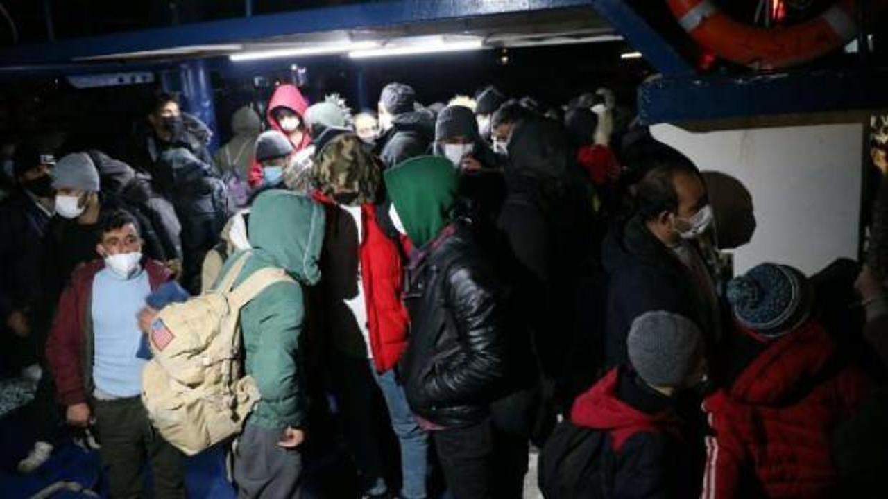 İzmir açıklarında teknede 109 kaçak göçmen yakalandı
