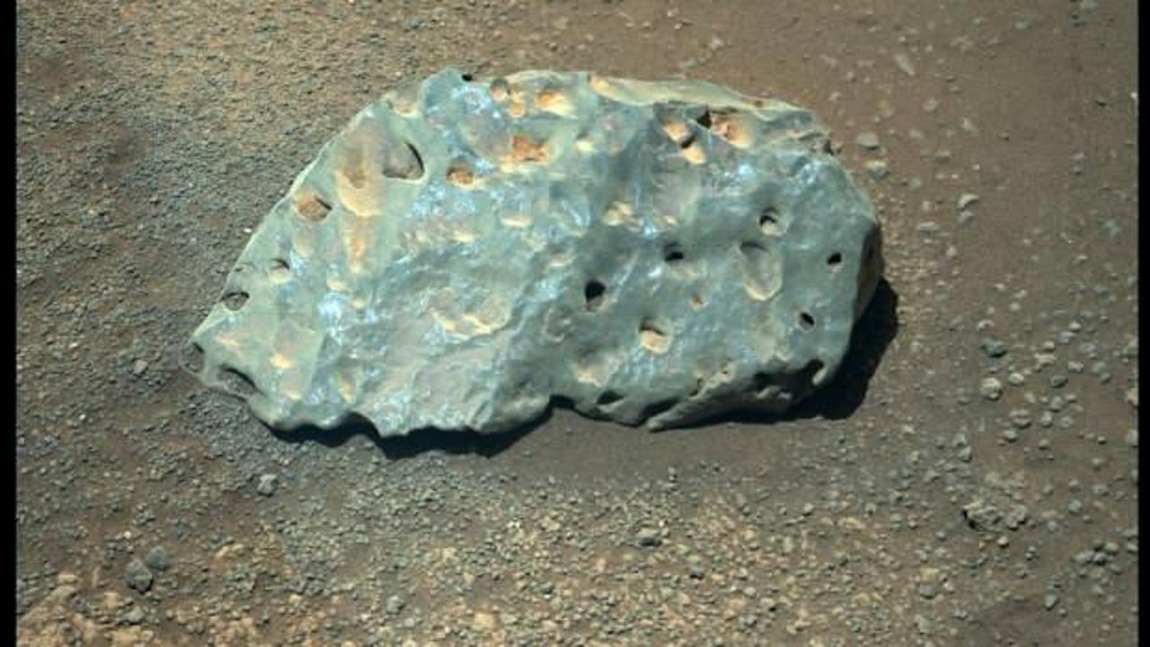 Perseverance bilim insanlarının tanımlayamadığı bir kaya fotoğrafı paylaştı